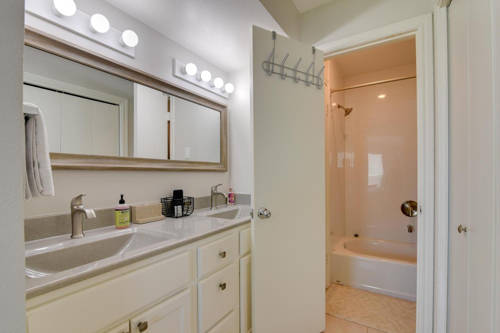 Galveston Townhome With Balconies Walk To Beach! Esterno foto